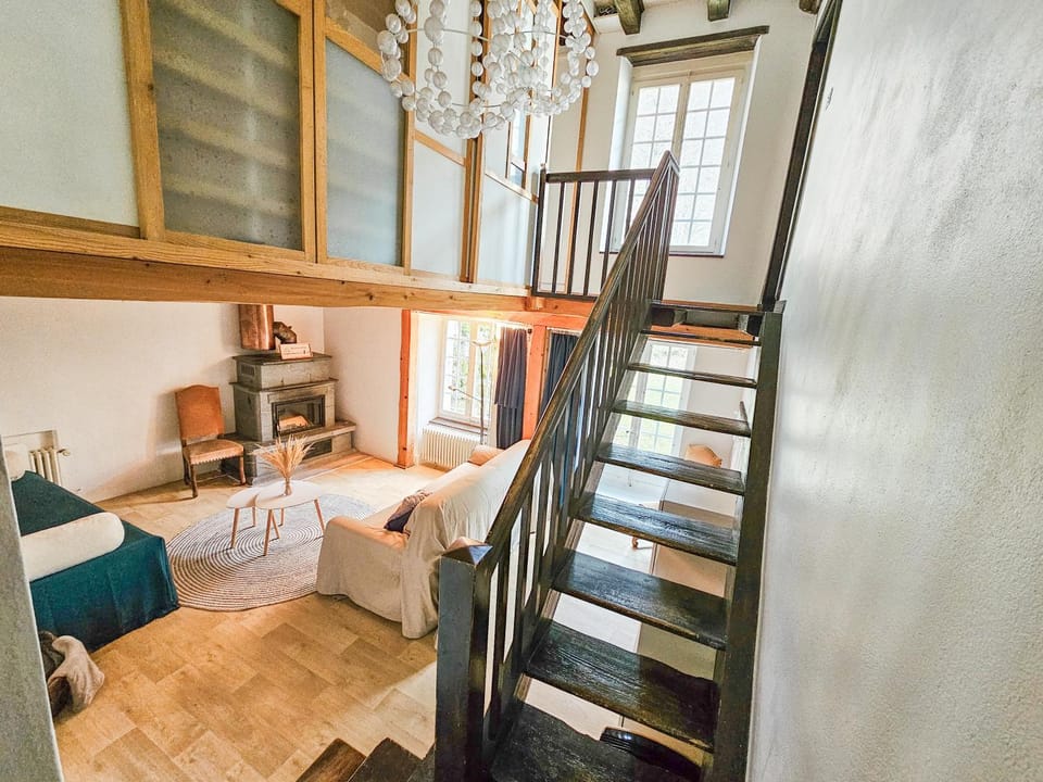 Bed, Living room, Photo of the whole room