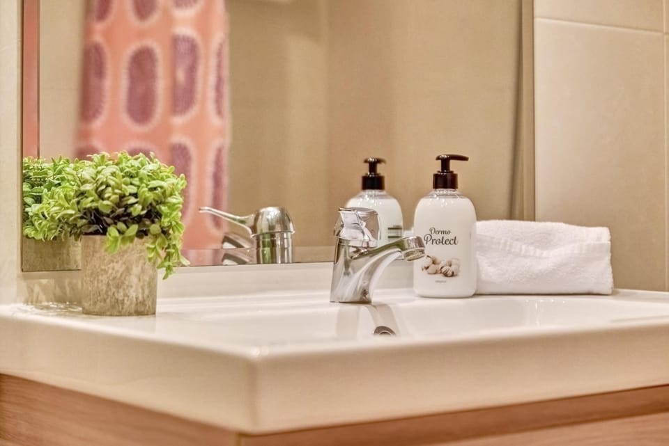 Bathroom, Bath, towels