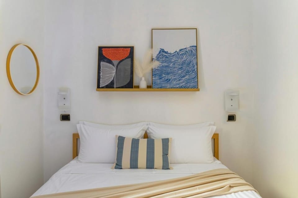Bed, Photo of the whole room, Decorative detail, Bedroom