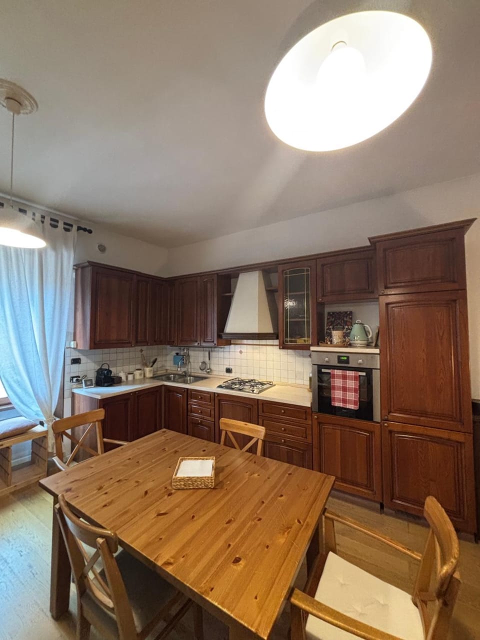 Kitchen or kitchenette, Dining area, stove