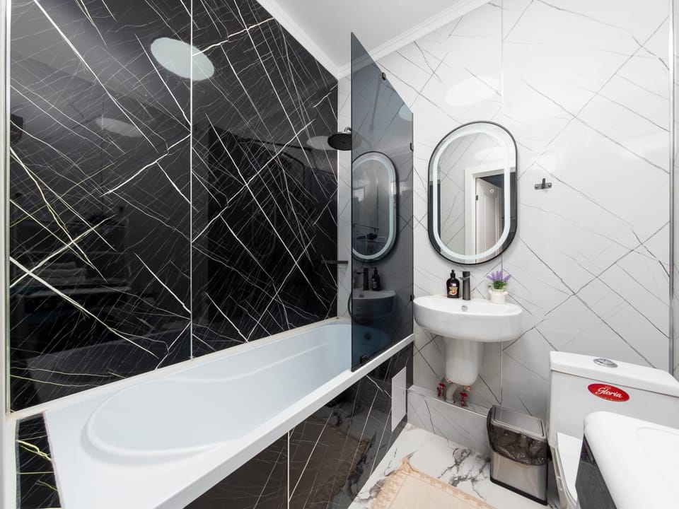 Shower, Toilet, Bathroom, Bath, towels