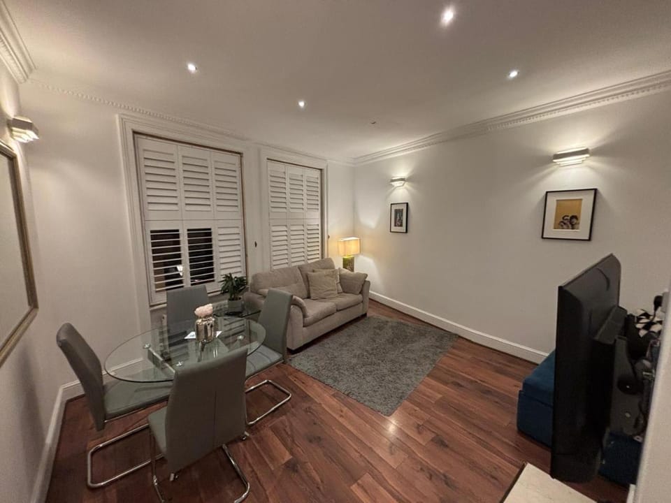Living room, Dinner