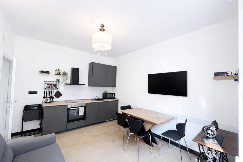 TV and multimedia, dishwasher, microwave, oven, washing machine, dryer, kitchen