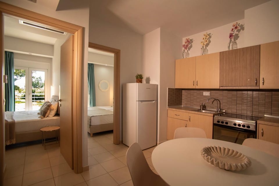 Bed, Kitchen or kitchenette, Photo of the whole room, Bedroom, oven