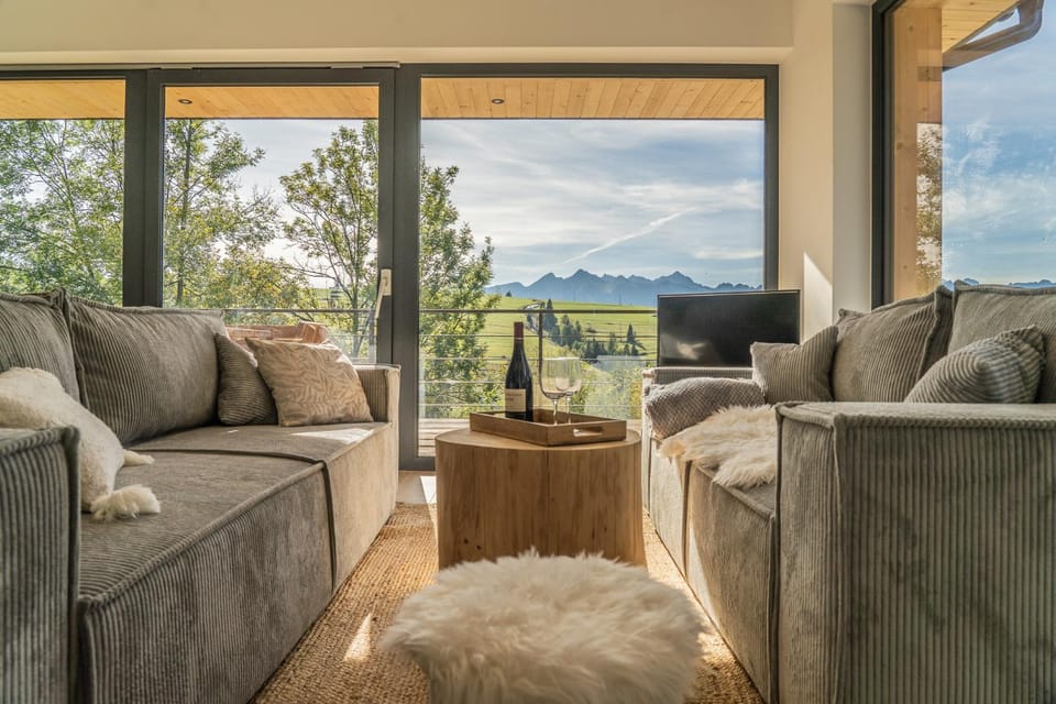 Natural landscape, TV and multimedia, Living room, Seating area, Mountain view