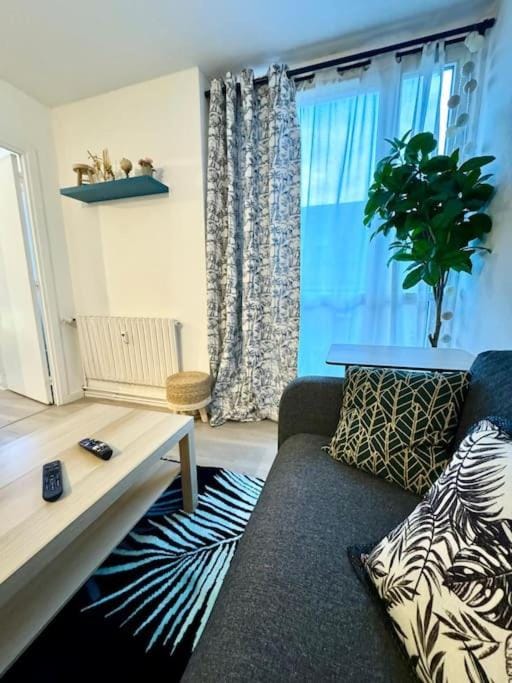 Confortable T4 Équipé à Roubaix - 200m Métro Apartment in Flanders