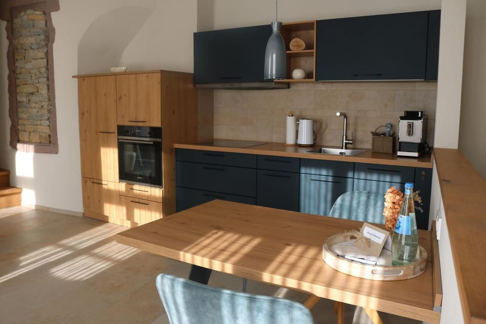 Seating area, Dining area, kitchen