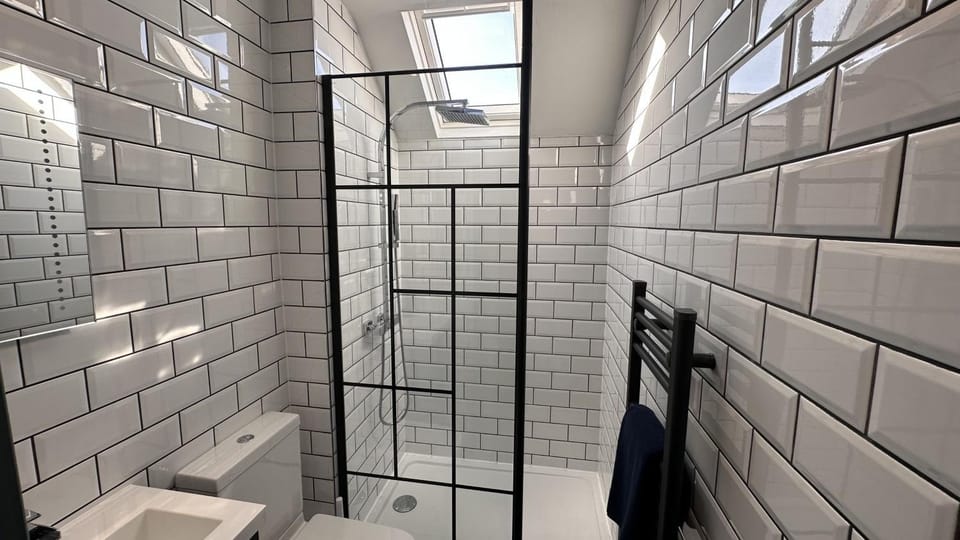 Shower, Toilet