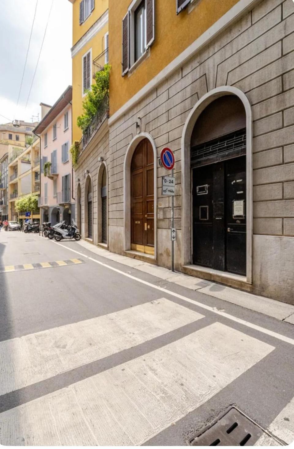 Facade/entrance