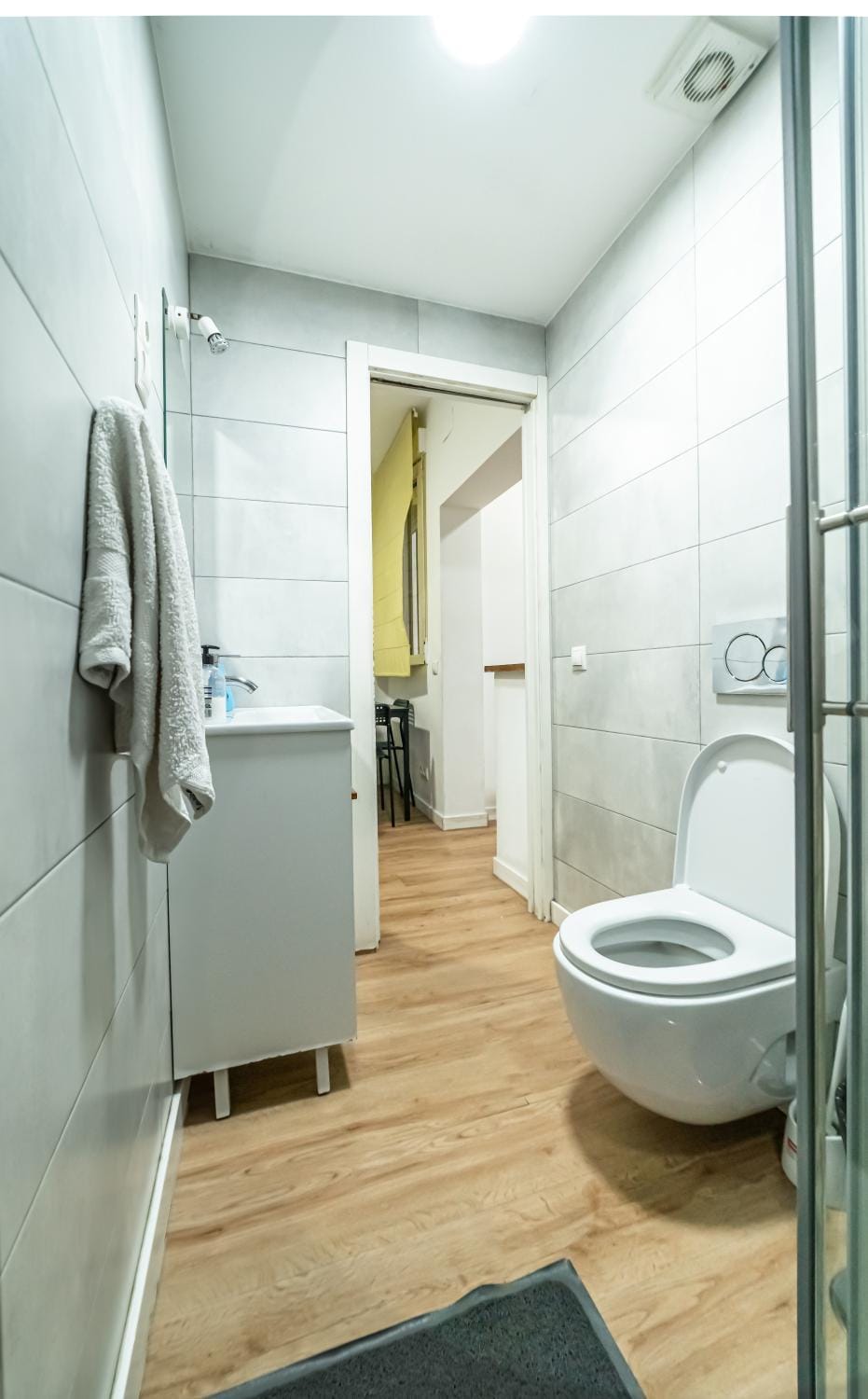 New flat , modern , wifi, 10min sol, 5 Reina Sofia Apartment in Centro