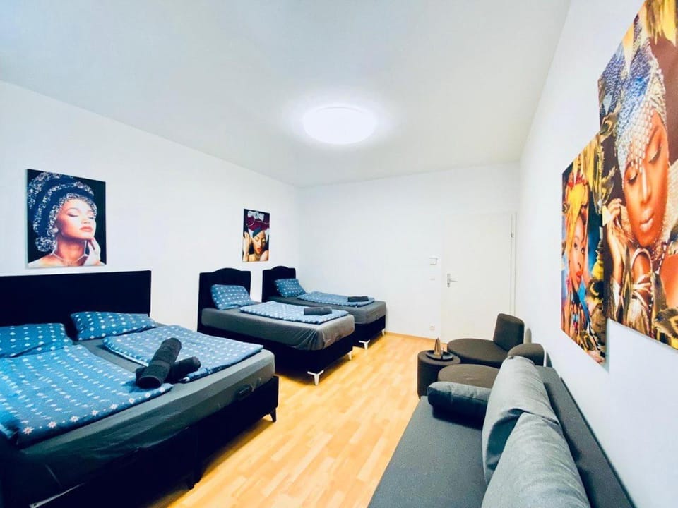 Bed, Photo of the whole room, Seating area, Bedroom