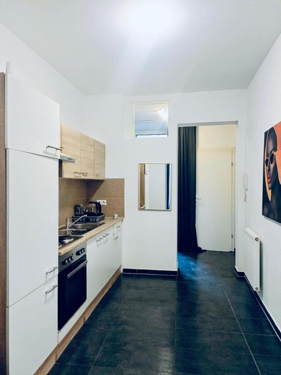 Kitchen or kitchenette, minibar, oven, stove