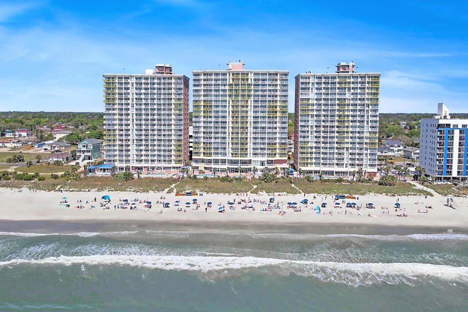 Property building, Nearby landmark, Day, Natural landscape, Bird's eye view, Beach, Evening entertainment, City view, Sea view, sunbed