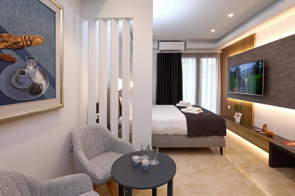 Photo of the whole room, Dining area