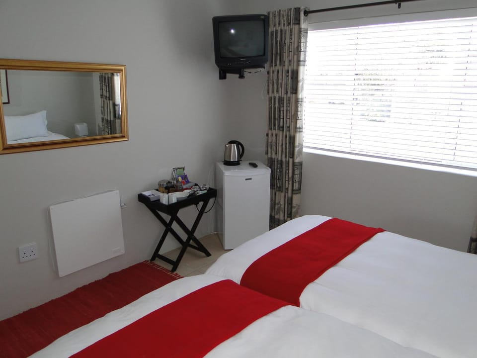 Patio, Bed, TV and multimedia, Photo of the whole room, Bedroom, internet, air conditioner