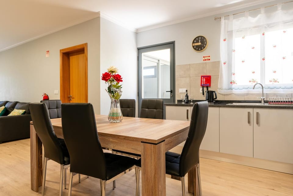 Dining area, kitchen