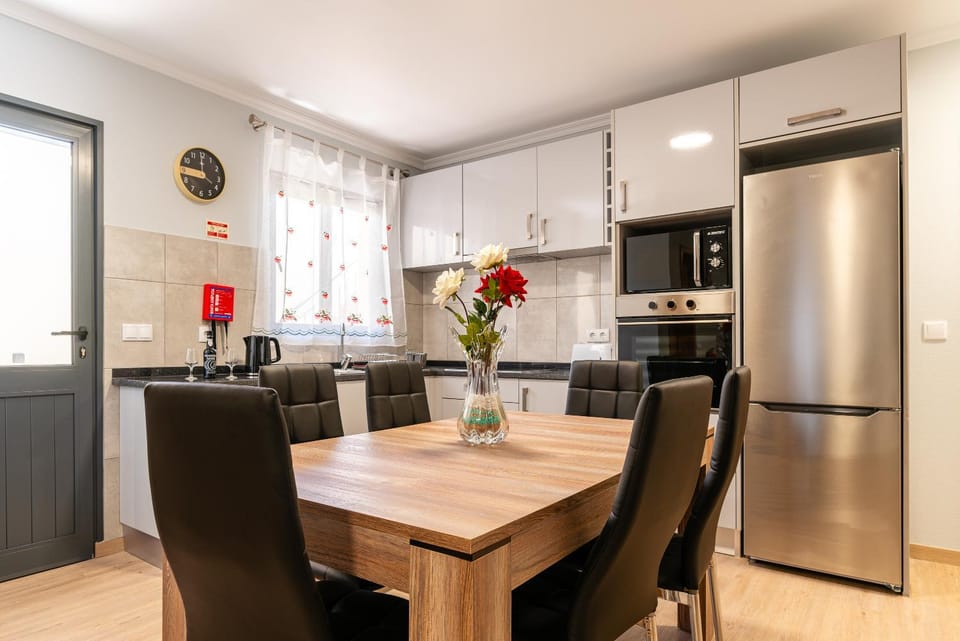 Dining area, kitchen