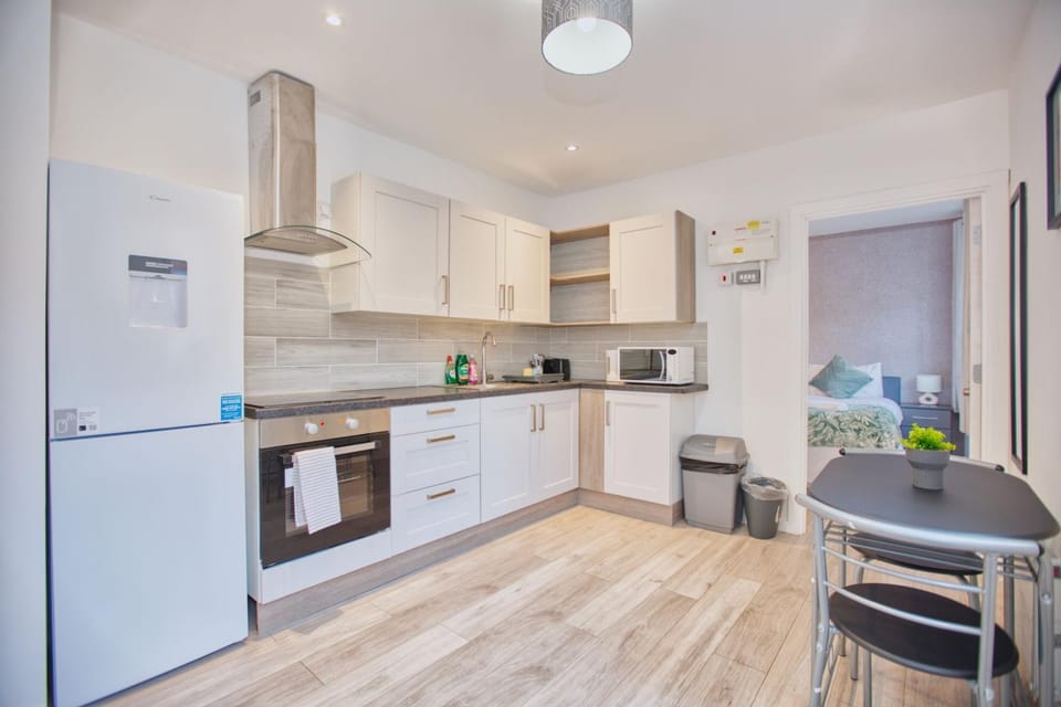 New Refurbished 2BR - City Centre Apartment in Bridgwater