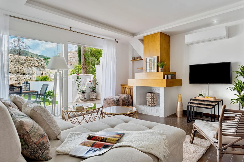 Communal lounge/ TV room, TV and multimedia, Living room, Seating area