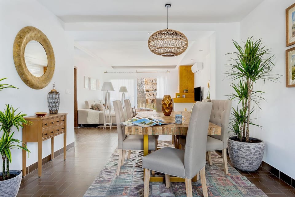 Living room, Seating area, Dining area
