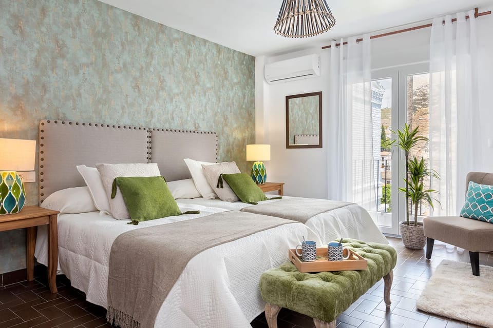 Bed, Photo of the whole room, Bedroom, air conditioner