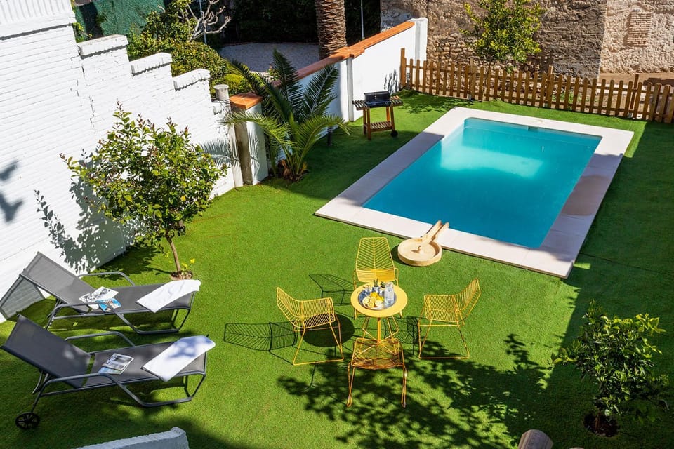 Patio, Spring, Garden, Garden view, Pool view, Swimming pool, sunbed