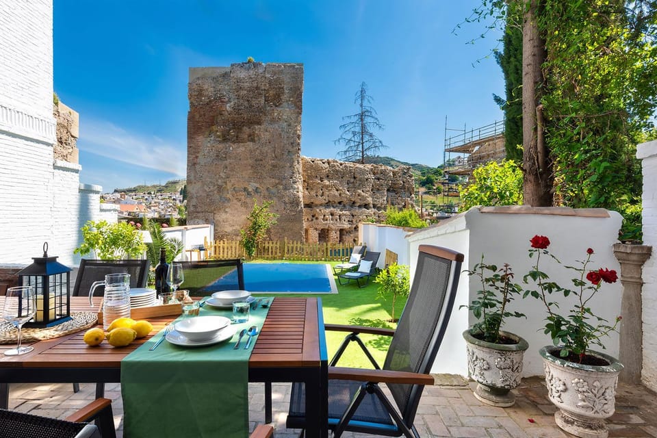 Property building, Patio, Spring, Day, Garden, View (from property/room), Balcony/Terrace, Living room, Seating area, Dining area, Garden view