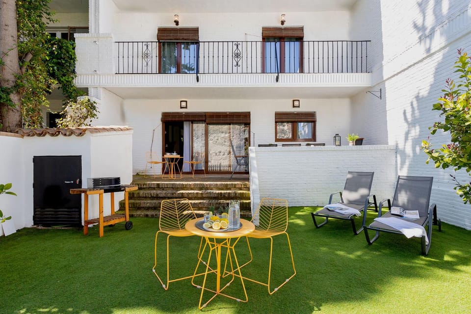 Property building, Spring, Garden, View (from property/room), Balcony/Terrace, Living room, Seating area, Garden view, sunbed