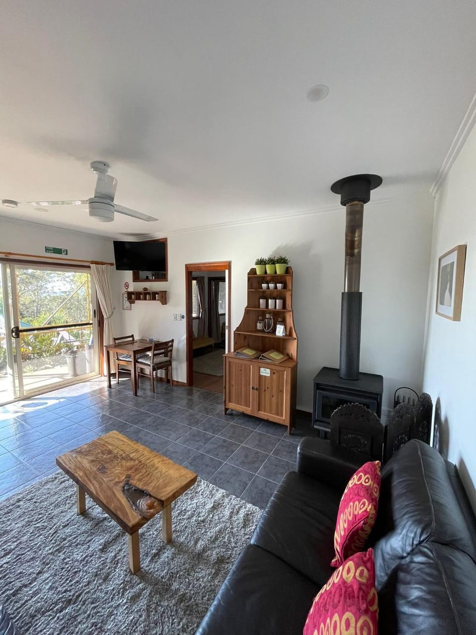 Living room, Seating area, Evening entertainment