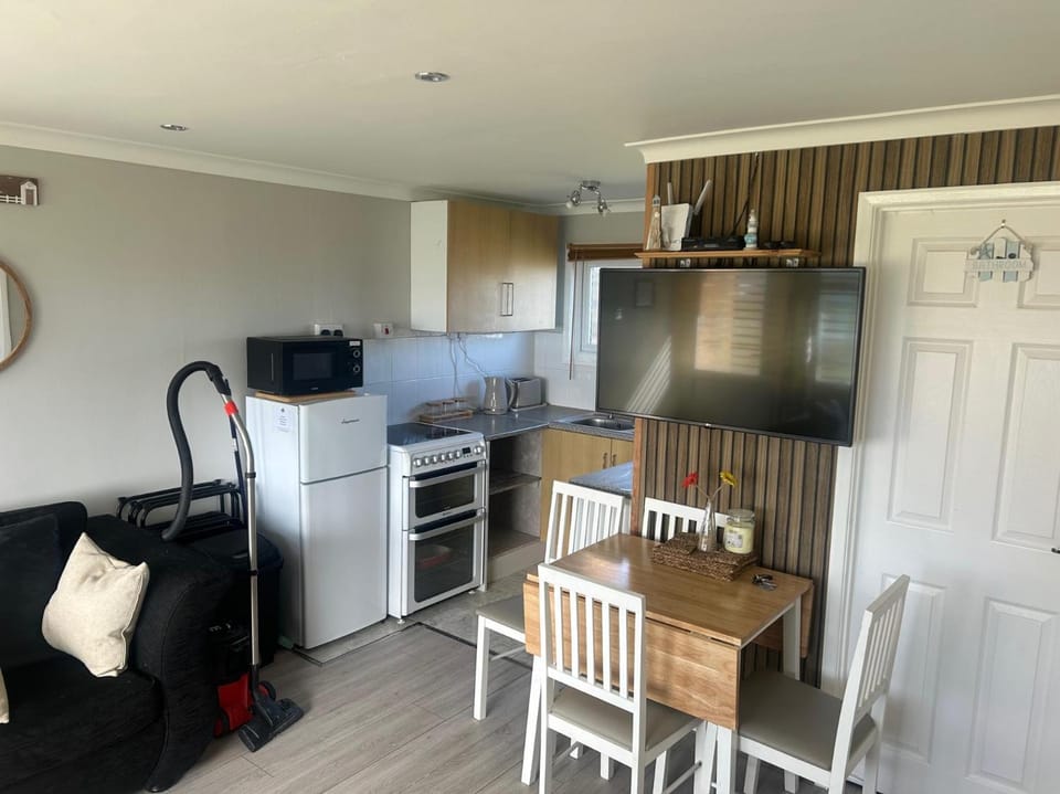Great Yarmouth - Chalet - Sleeps 5 - Parking Chalet in Hemsby