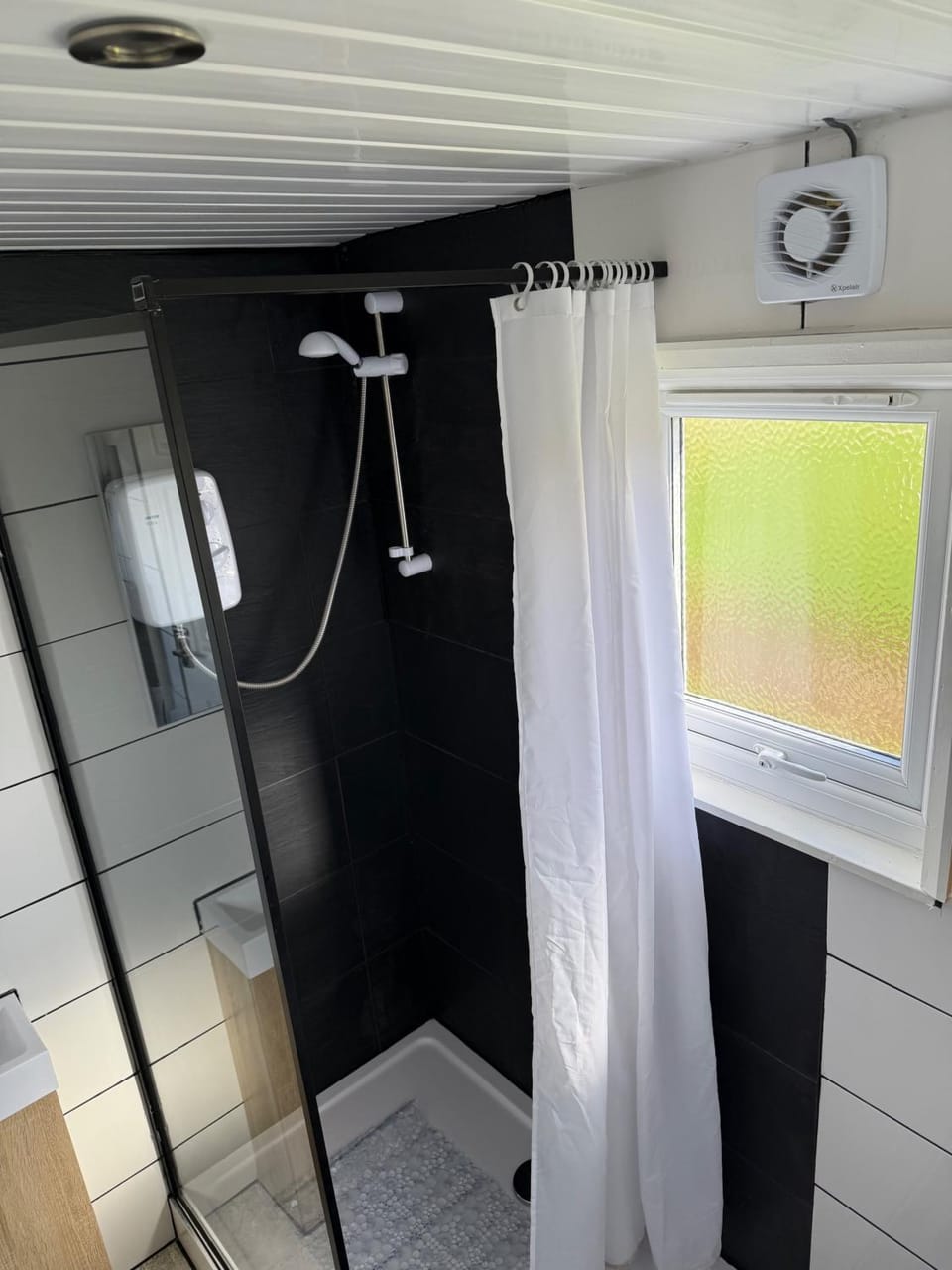 Great Yarmouth - Chalet - Sleeps 5 - Parking Chalet in Hemsby