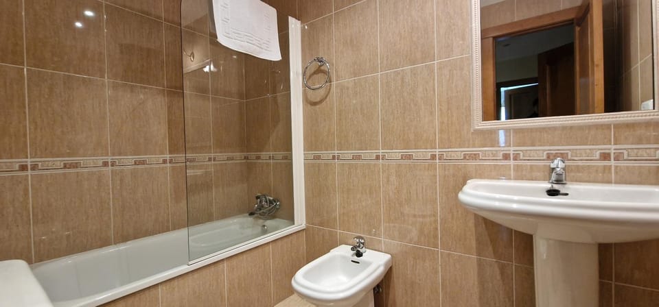 Bathroom, Bath, towels