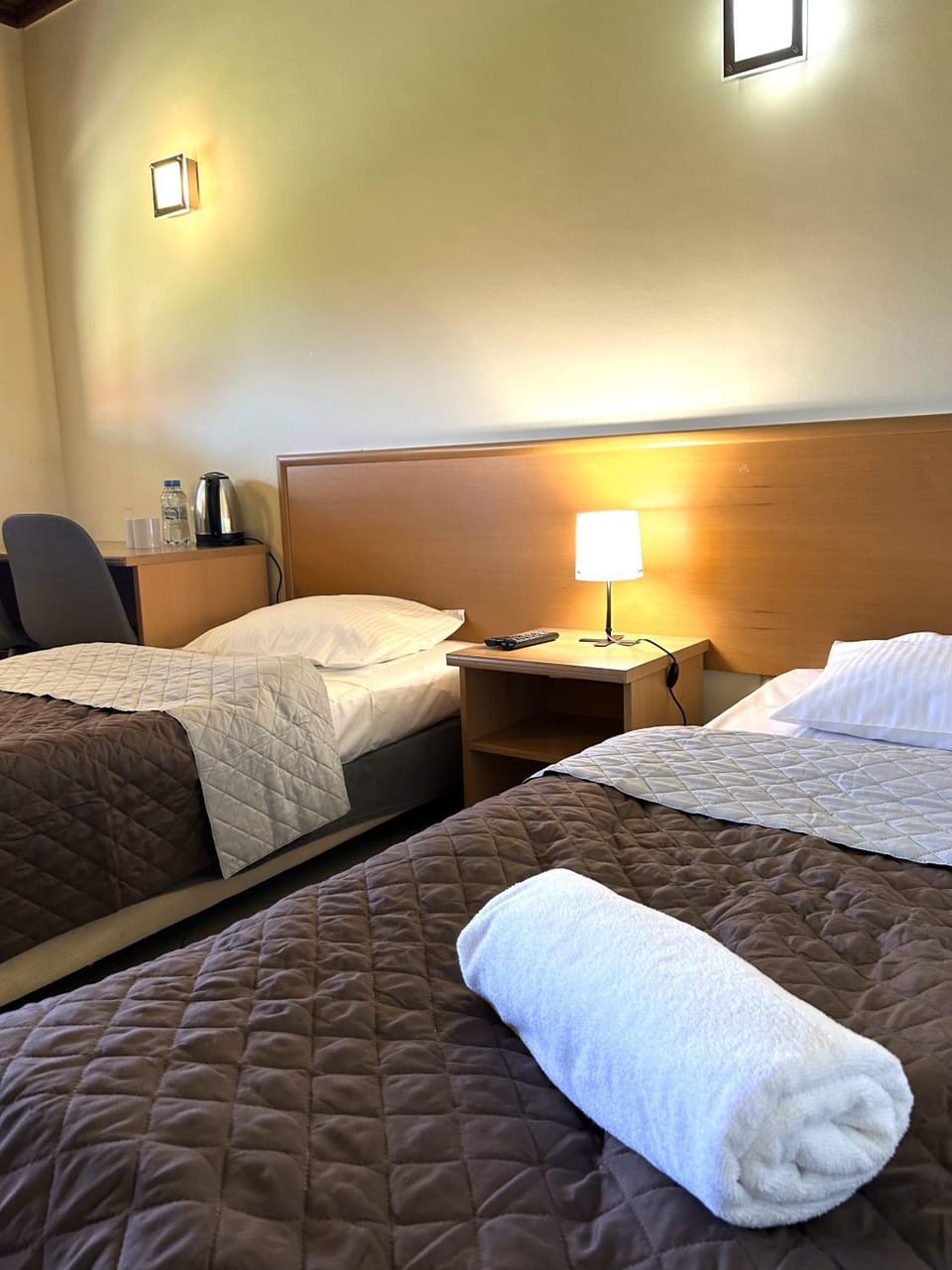 Bed, Photo of the whole room, Bedroom, towels