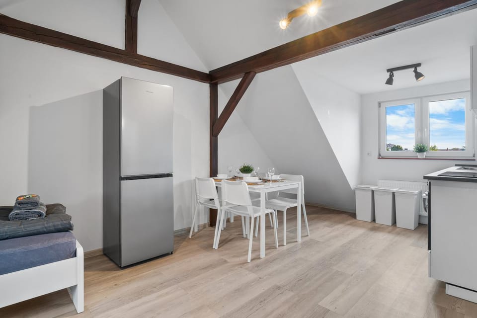 Kitchen or kitchenette, Seating area, Dining area