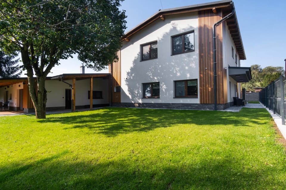 Property building, Day, Natural landscape, Garden, Garden view