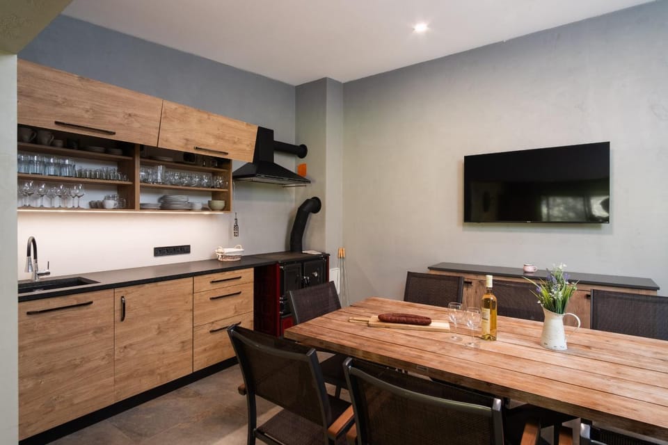 Communal lounge/ TV room, Kitchen or kitchenette, Dining area