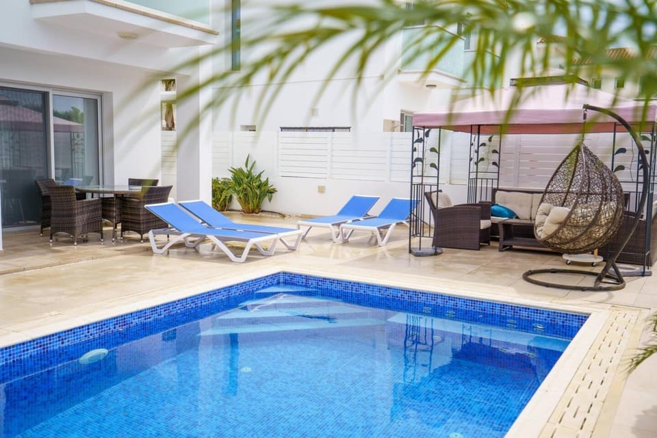 Patio, Day, Pool view, Swimming pool, sunbed