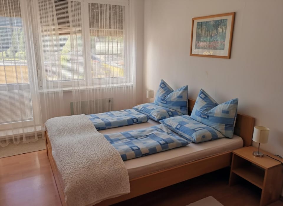 Photo of the whole room, Bedroom