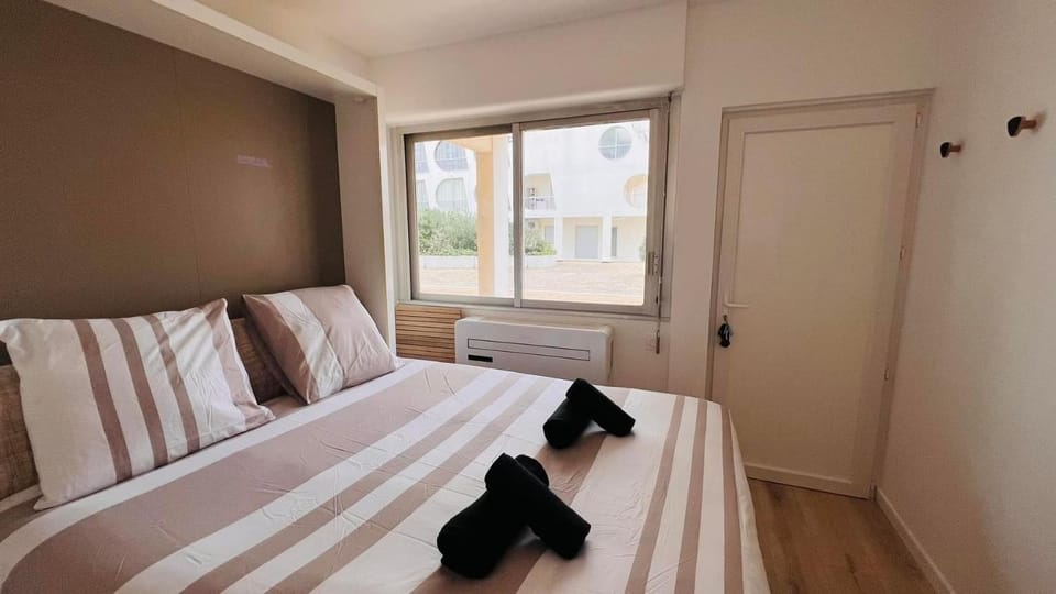 Bed, Photo of the whole room, Bedroom, towels, wardrobe, air conditioner