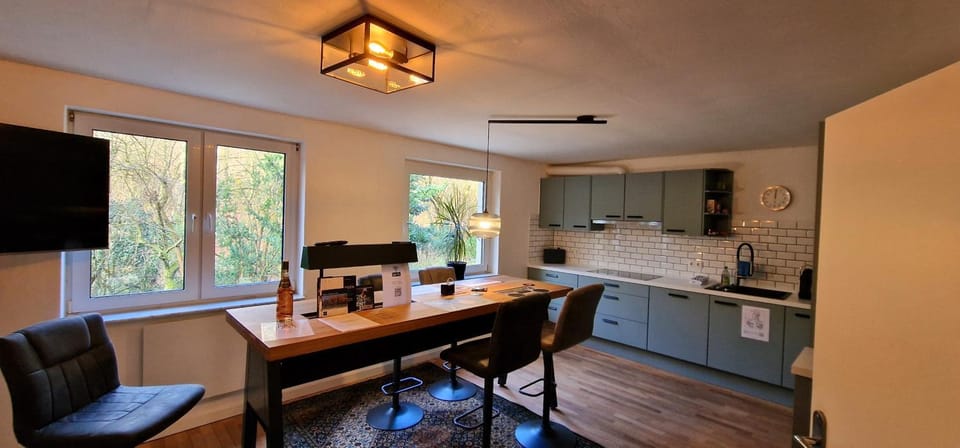 Kitchen or kitchenette, Dining area, minibar, stove
