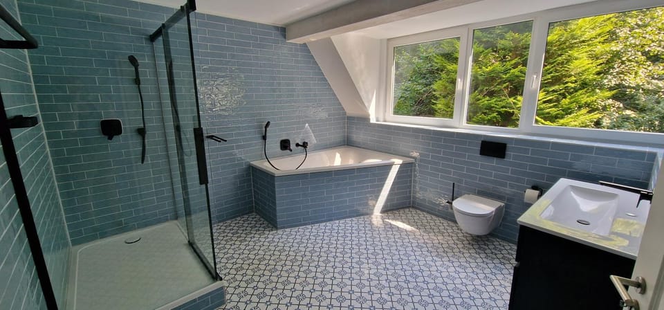 Shower, Hot Tub, Bathroom