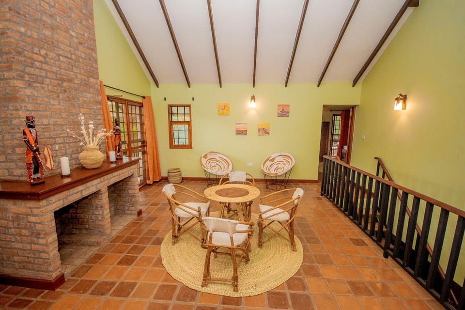 Seating area, Dining area