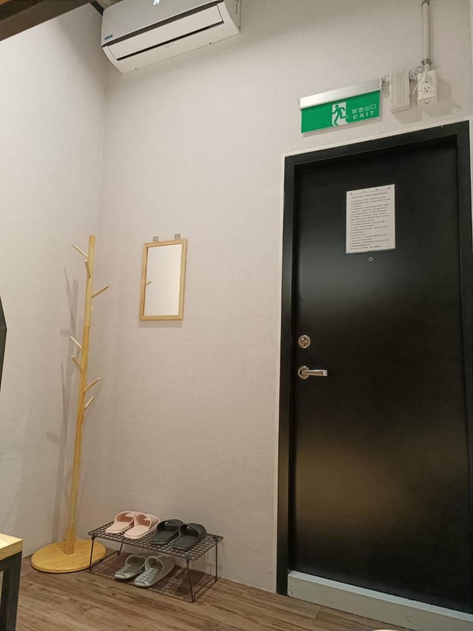 Photo of the whole room
