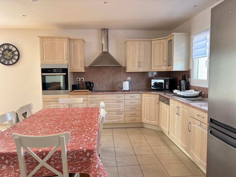 Kitchen or kitchenette, dishwasher, oven, pet friendly, stove, toaster