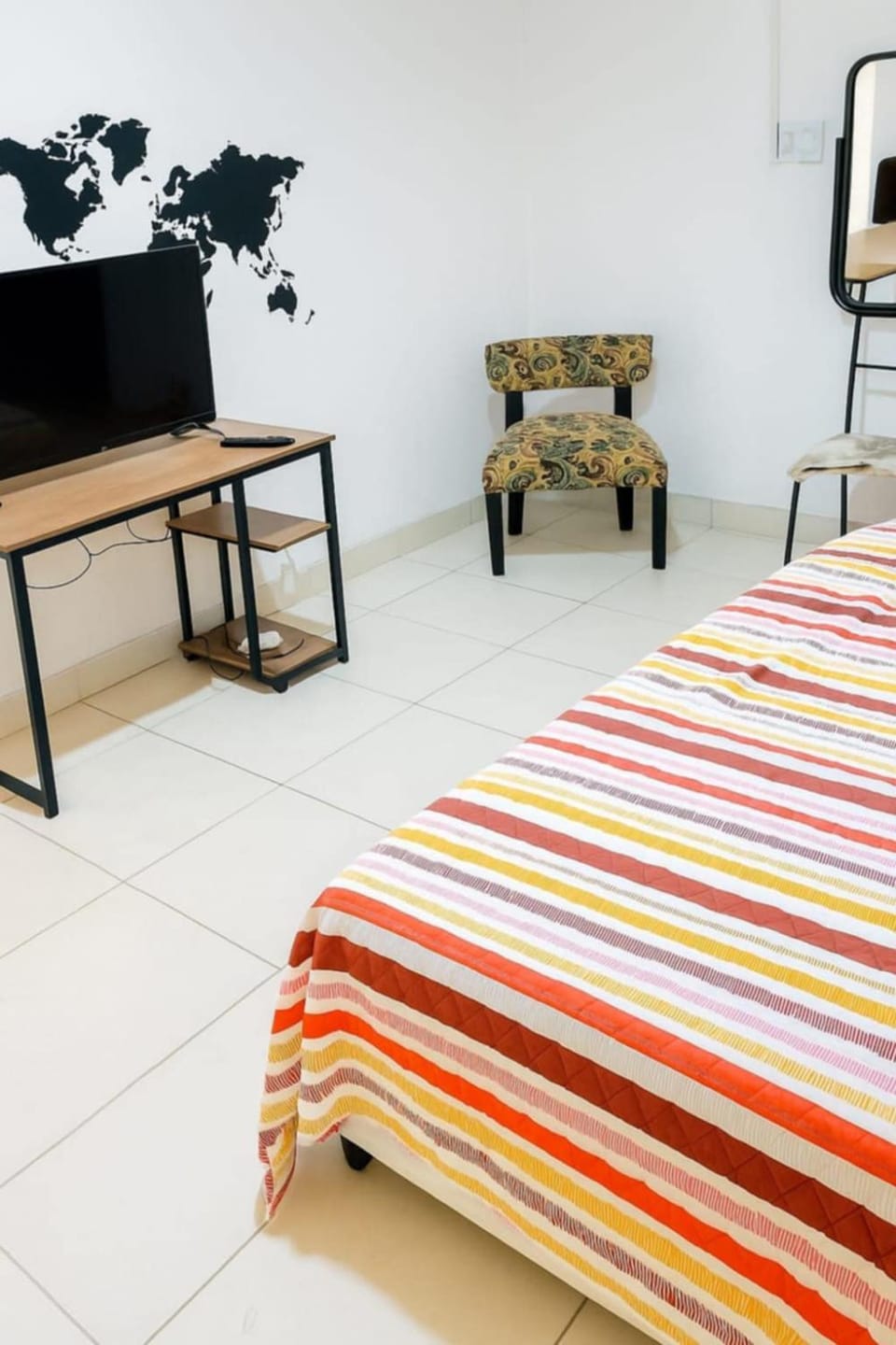 Communal lounge/ TV room, Bed, TV and multimedia, Photo of the whole room, Seating area