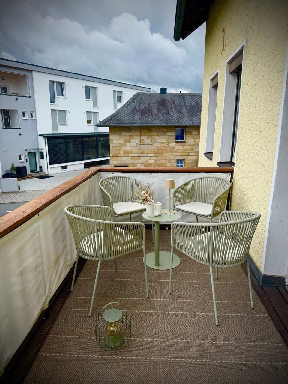 View (from property/room), Balcony/Terrace, Quiet street view