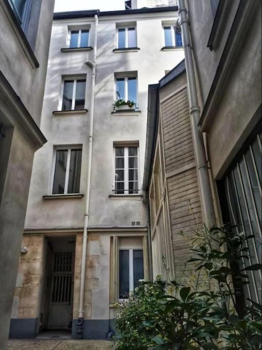 Bel Appartement Parisien, TYPIQUE DU MARAIS Apartment in Paris