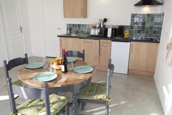Dining area, kitchen
