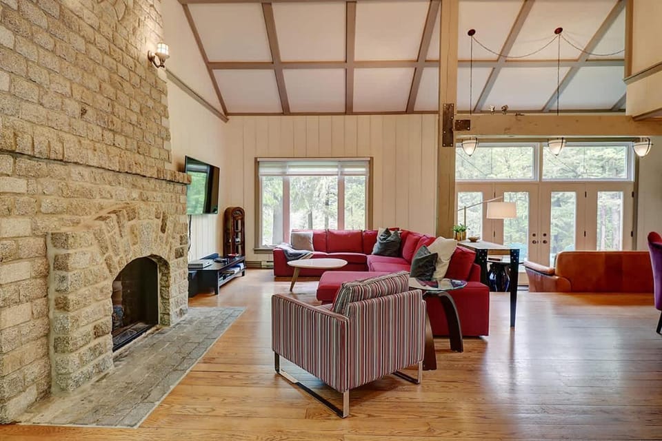 View and access to Lake Orford - Spa - Australe Chalet in Quebec
