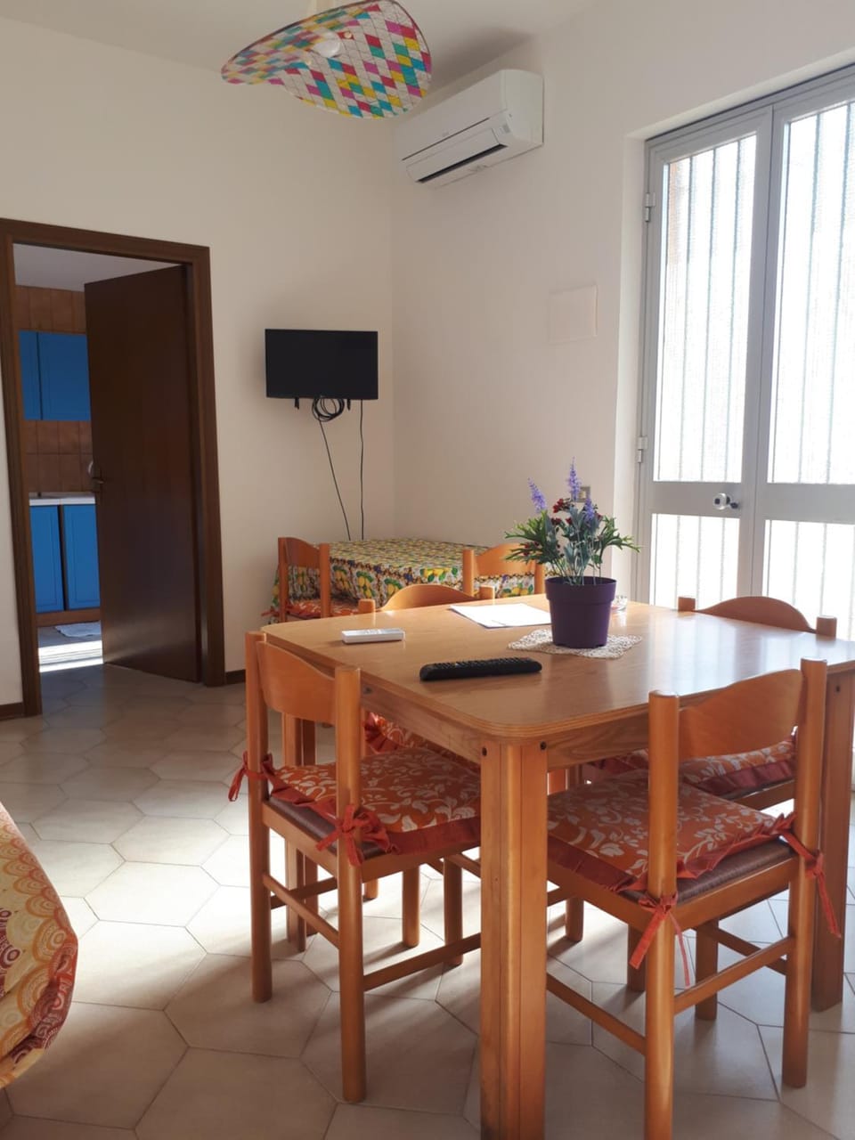 TV and multimedia, Living room, Dining area, air conditioner